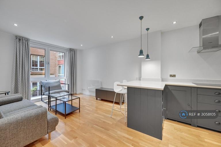 1 bedroom flat in Hosier Lane, London, EC1A (1 bed) (#3058105)