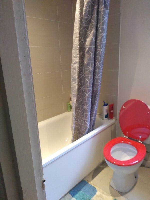 Double room to rent for short let 