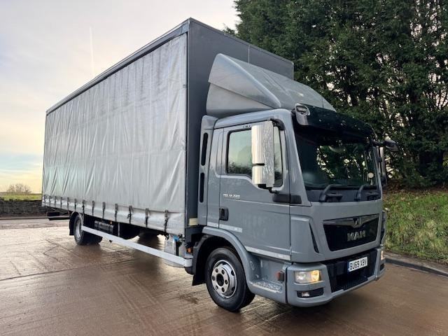 2019 69 MAN TGL 12.220 E6 12 Ton 27FT curtain sider air suspension air con