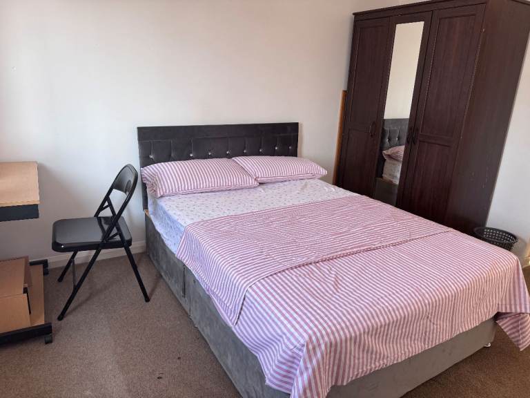 DOUBLE ROOM TO RENT 