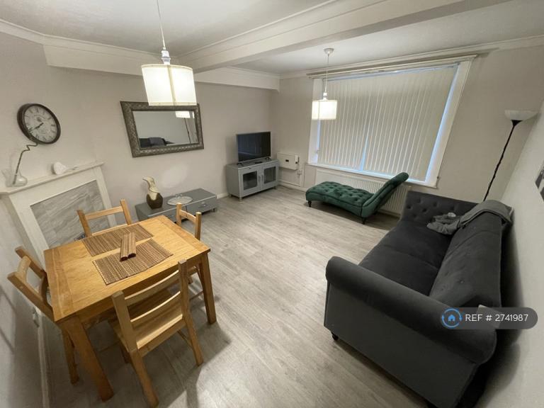 2 bedroom flat in Stanley Court, Birmingham, B15 (2 bed) (#2741987)
