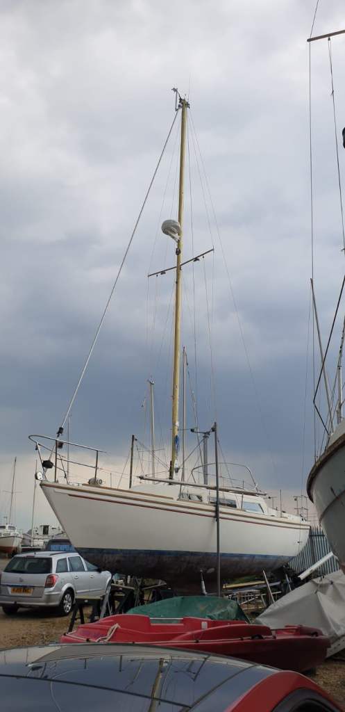 Jaguar 27 8m fast cruiser refit project