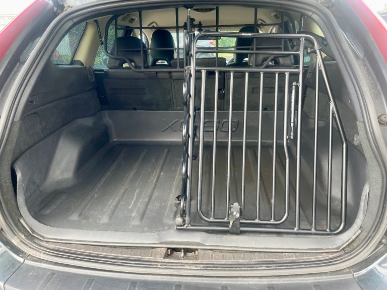 Volvo XC60 genuine dog crate 