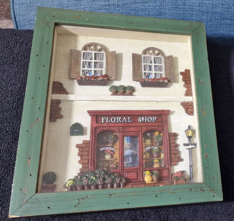 Vintage Floral Shop Diorama Wood & Glass Shadow Box – Green Frame