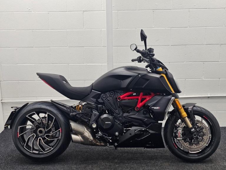 Ducati Diavel 1260S ABS ** 5595 miles - Ohlins Suspension - 12 Months MOT **