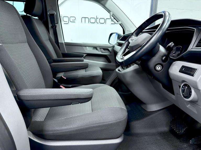 2022 Volkswagen Transporter 2.0 BiTDI T32 Highline Kombi DSG FWD SWB Euro 6 (s/s) 5dr WINDOW VAN ...