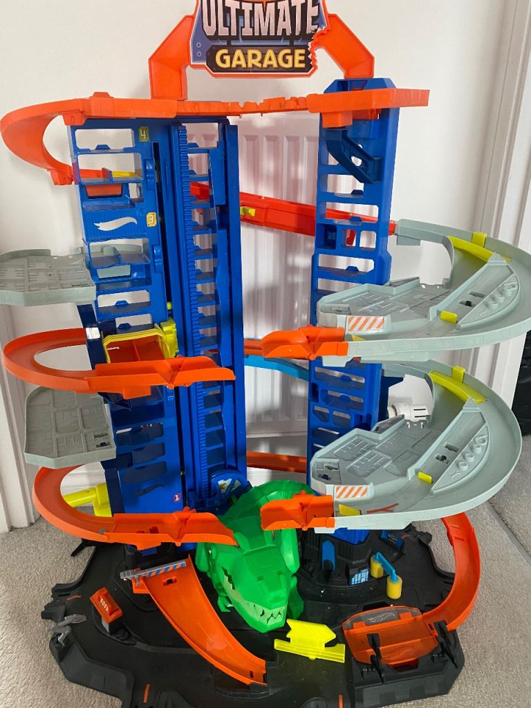 Hot Wheels Ultimate Garage Dinosaur Set