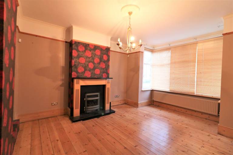 4 Bed House to Rent in Edmonton N9