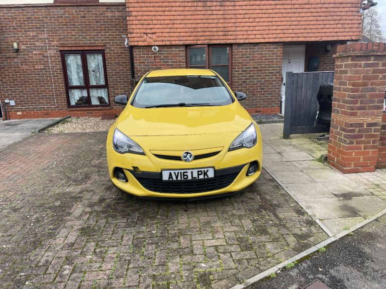 Astra gtc yellow limited addition automatic 