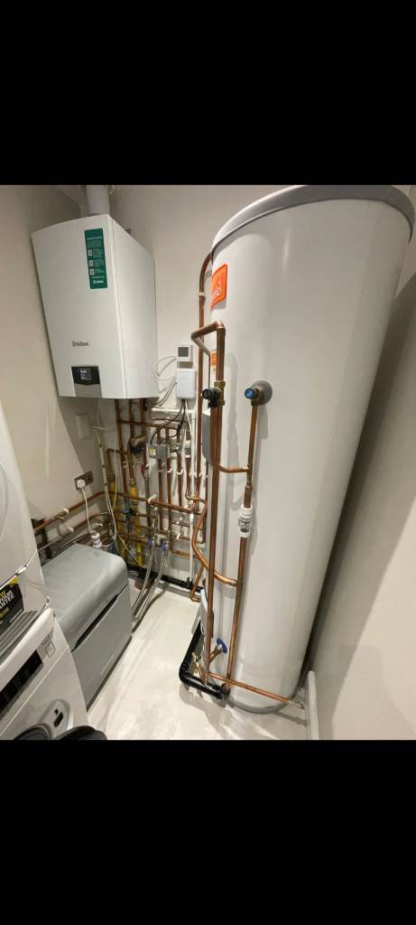 PLUMBER BOILER INSTALLATION REPAIRS GAS SAFE ENGINEER POWER FLUSH UNDE