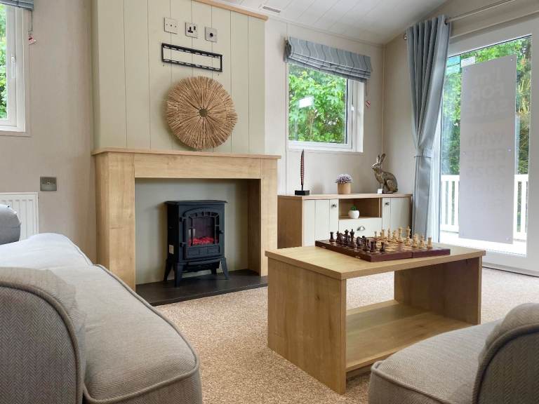 CHEAP LARGE LODGE FOR SALE - OPEN 11.5 MONTHS - SUFFOLK/NORFOLK
