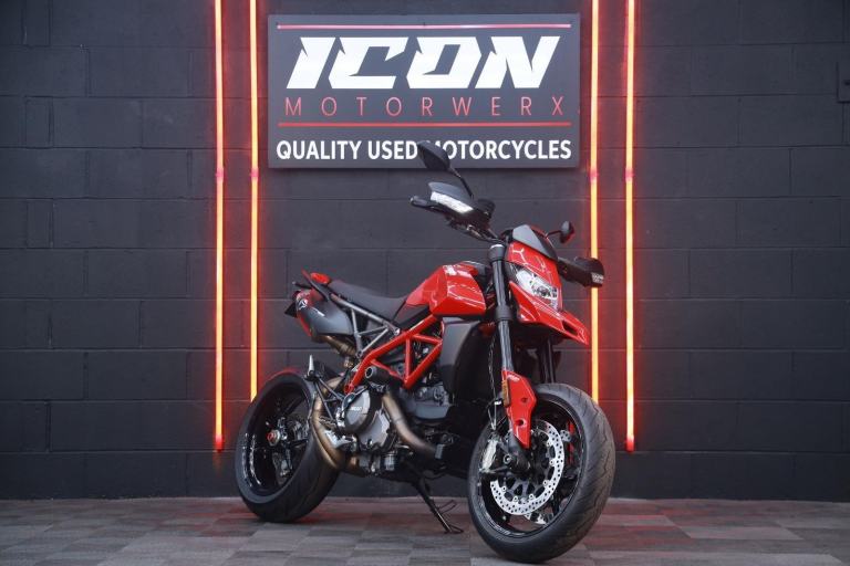 DUCATI Hypermotard 950 950 Naked Petrol Manual Euro 4 (114 ps)