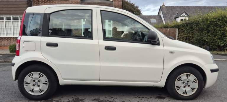 1 Previous owner. Very low mileage. £35 Car Tax. 2010 Fiat Panda Active Eco 1.1 Petrol Manual 5 dr