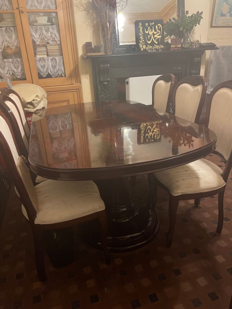 Dinning Table With Chairs