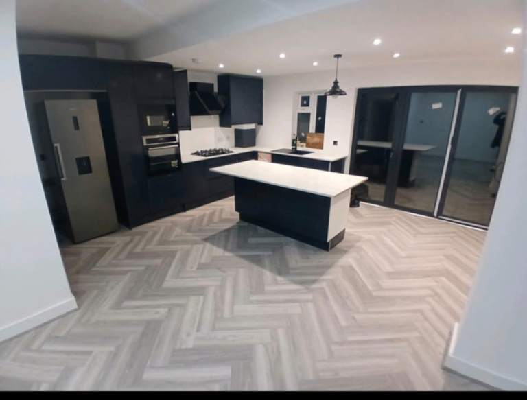 Spacious & Cosy single Room for Rent CR4 2LW