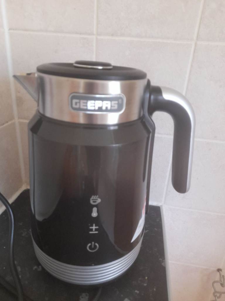 Geepas Electric bluetooth Kettle – Black and Silver, Good Condition