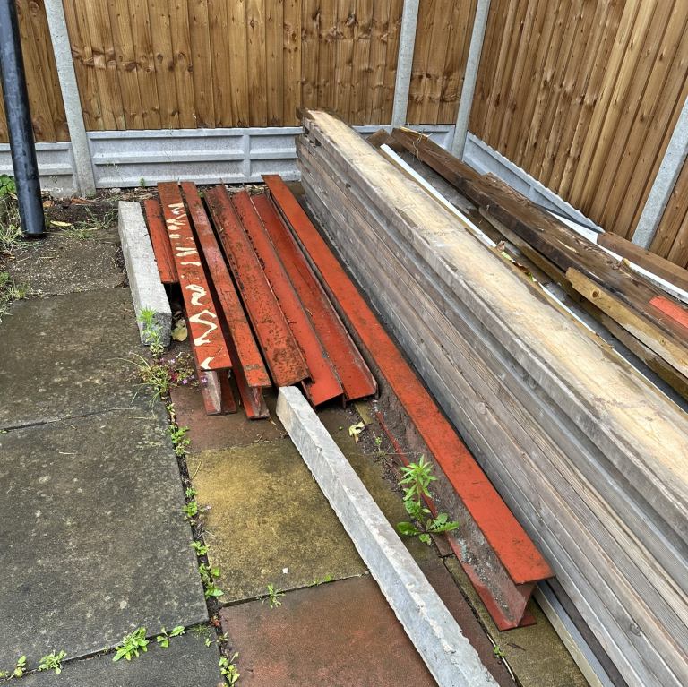 *Job lot* various steel and concrete lintels (measurements in description)