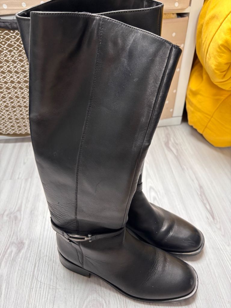 Black Leather Knee-High Boots with Buckle Detail – Good Condition