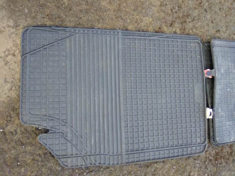 BRAND NEW SET OF CAR / VAN MATS