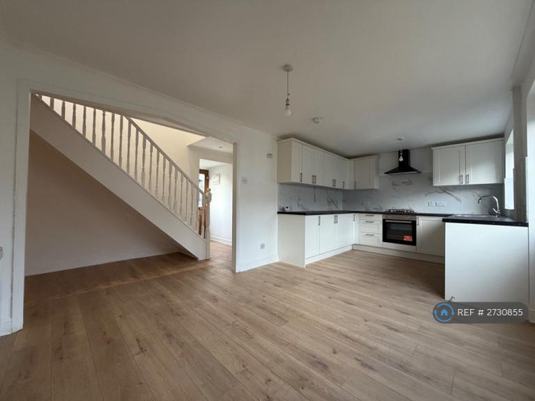 4 bedroom house in Cottingley Drive, Leeds, LS11 (4 bed) (#2730855)