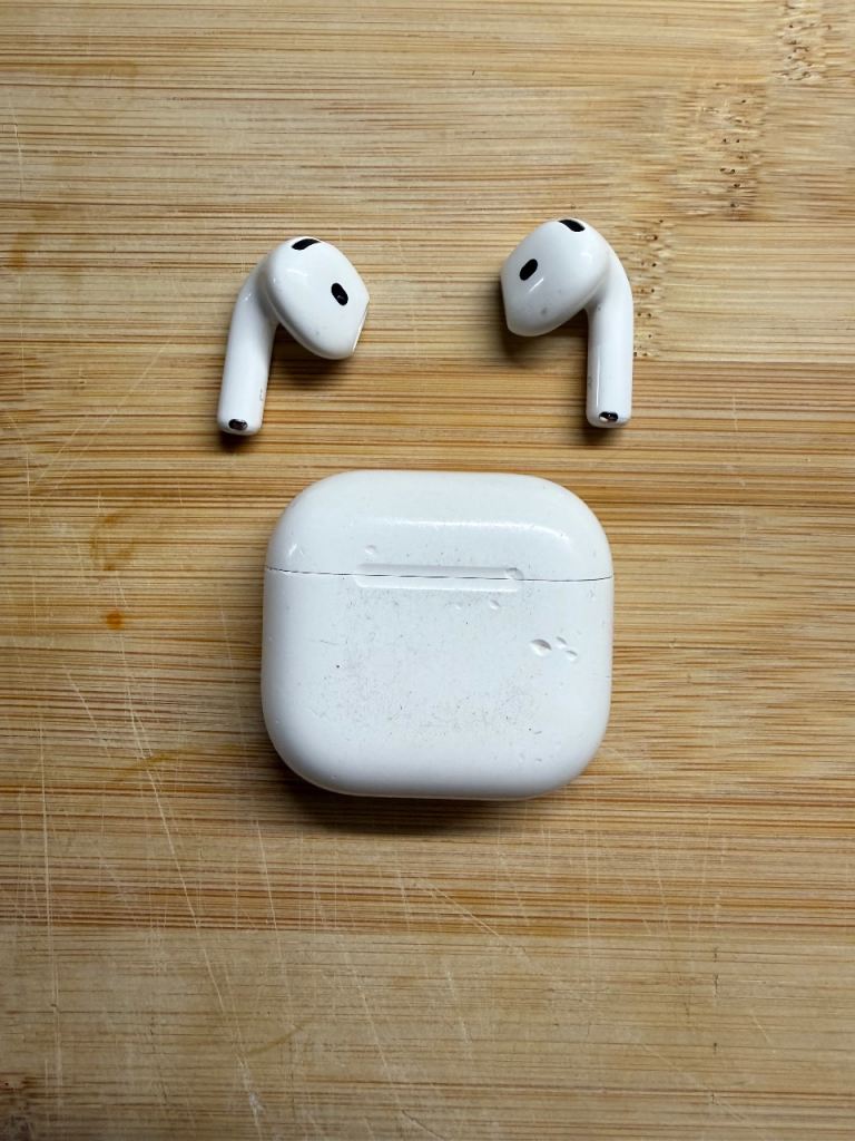 Apple AirPods 4 Non-ANC – Fully Working – Damaged Case