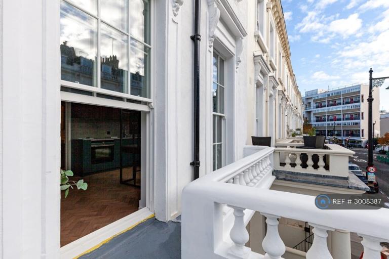 Studio flat in Winchester Street, London, SW1V (#3008387)