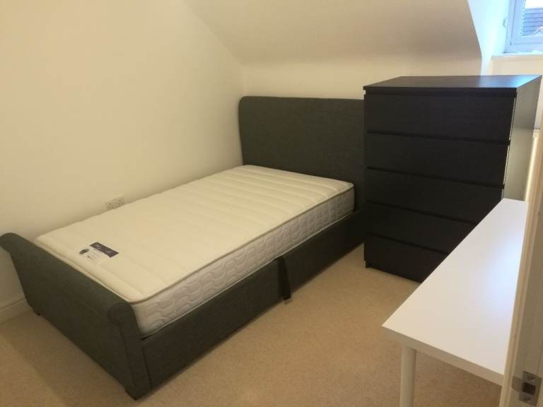 Two double rooms available, direct links to London
