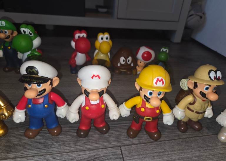 Job lot of Mario toys 