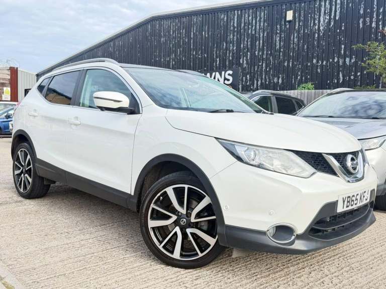 2015 Nissan Qashqai 1.5 dCi Tekna 5dr HATCHBACK DIESEL Manual