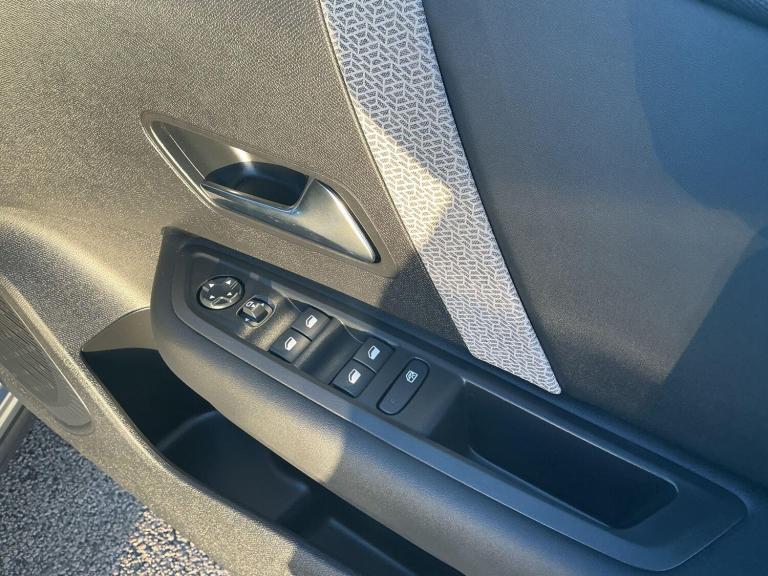 2025 Citroen e-C4 50kWh MAX Hatchback 5dr Electric Auto (7.4kW Charger) (136 ps) HATCHBACK Electr...