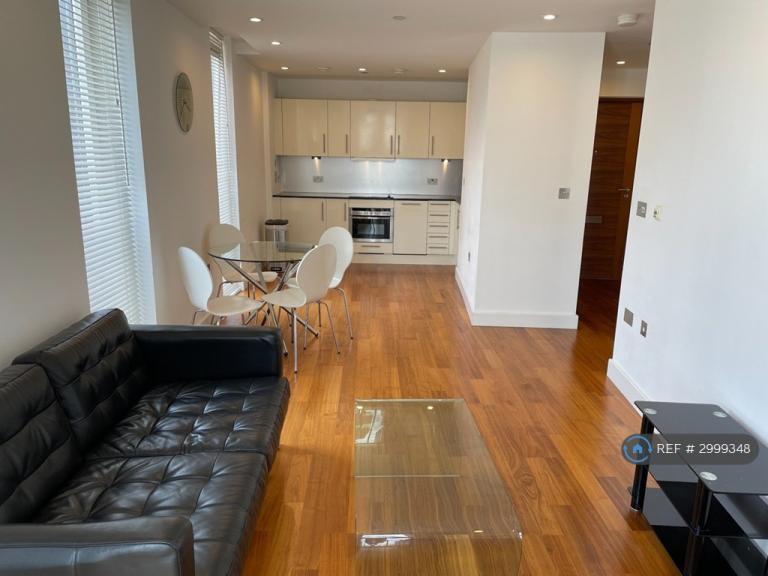 1 bedroom flat in The Hayes, Cardiff, CF10 (1 bed) (#2999348)