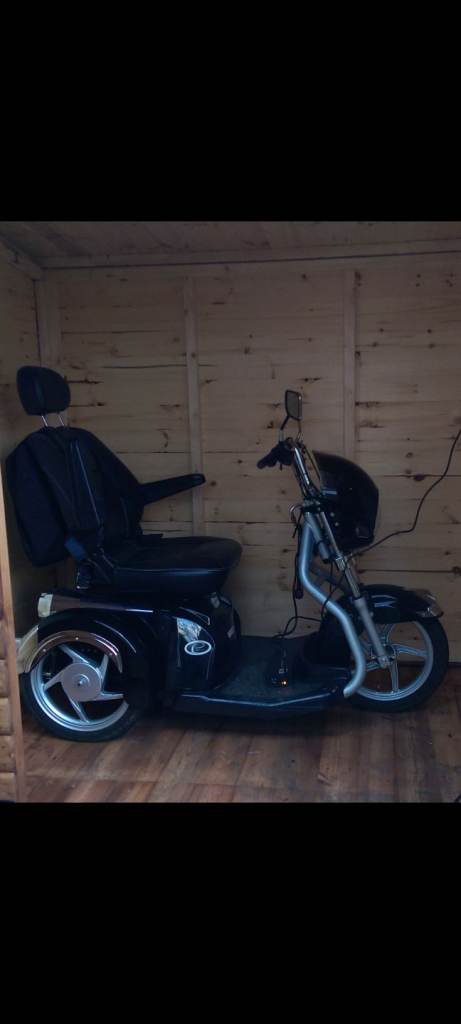 MOBILITY SCOOTER 