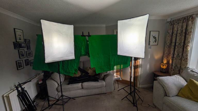 Green Screen lighting kit set up