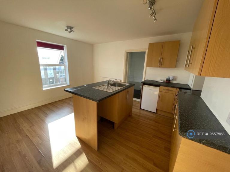 1 bedroom flat in High St, Rainham Kent, ME8 (1 bed) (#2657888)