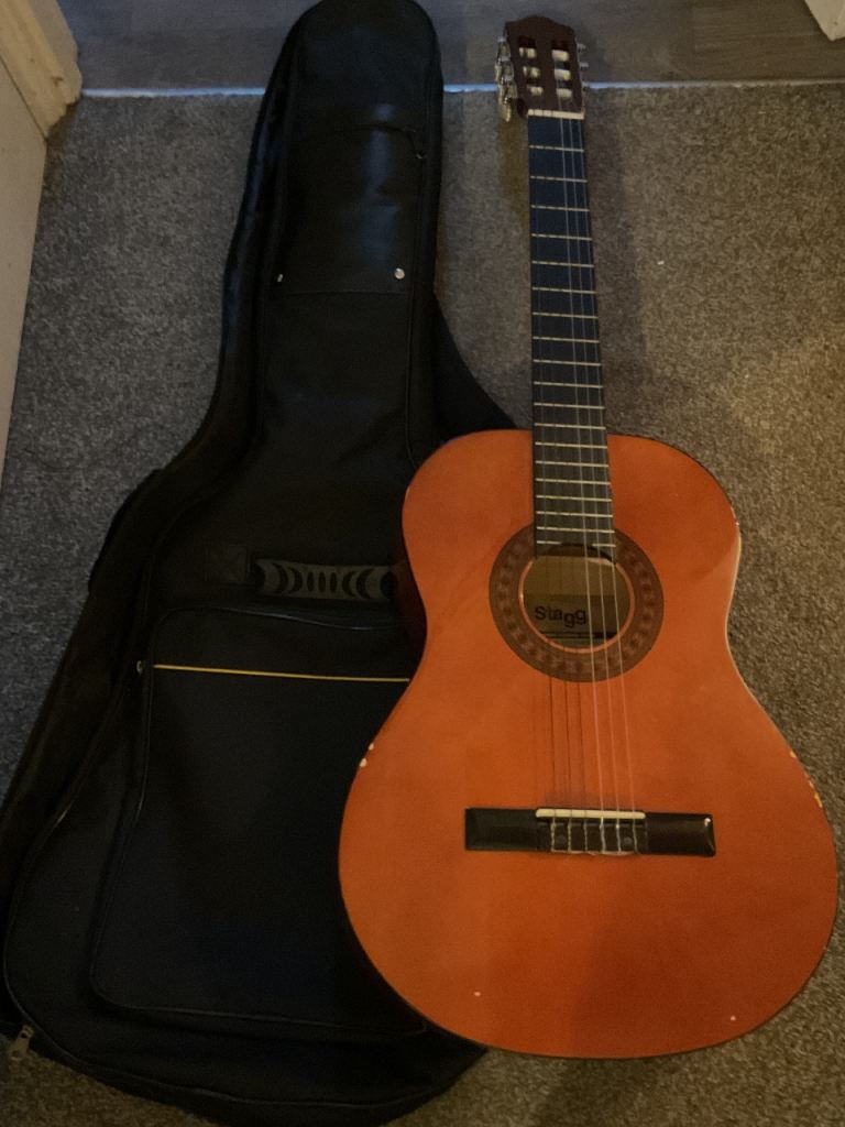 Acoustic Guitar with Soft Case – Good Condition