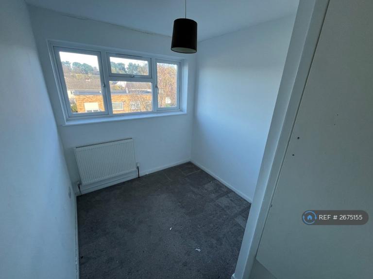 3 bedroom flat in Premier Parade, Southampton, SO18 (3 bed) (#2675155)