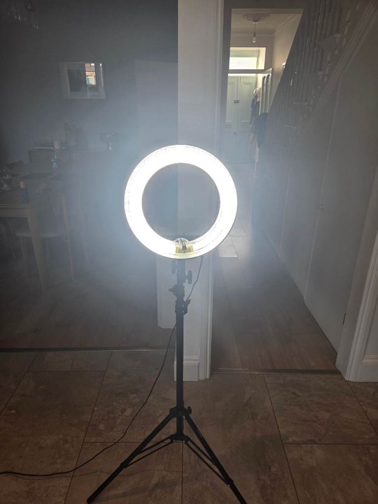 Large Ring Light with Stand – Good Condition