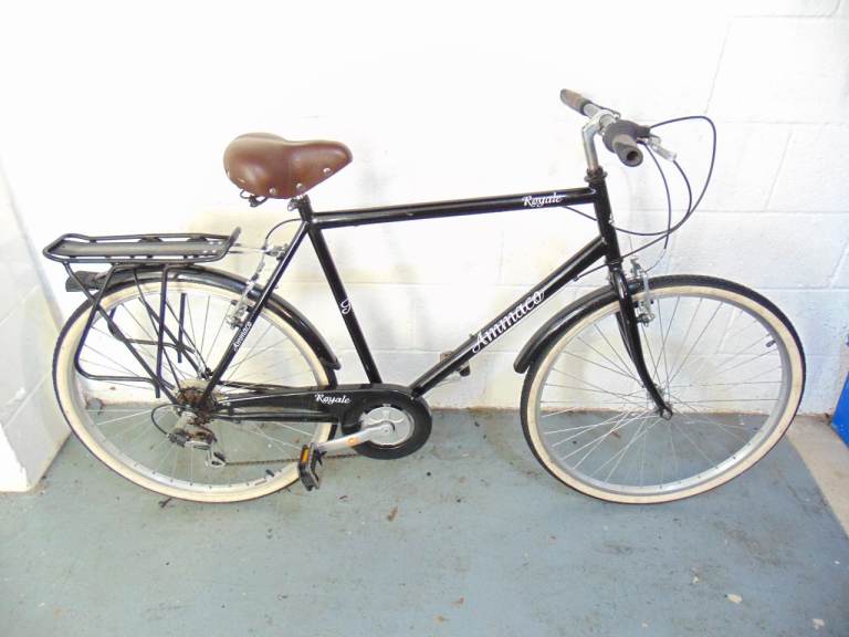 Ammaco Royale (22 inch frame) Hybrid/Town/City Bike (free local delivery)
