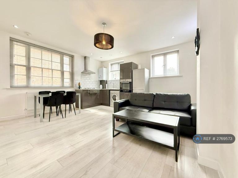 1 bedroom flat in Kennington Road, London, SE11 (1 bed) (#2769573)