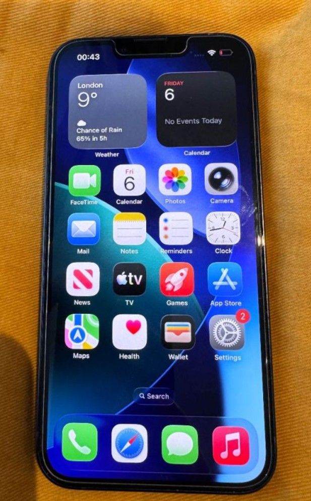 iPhone Apple 14 128gb, Black with glass screen protector. 91% battery life