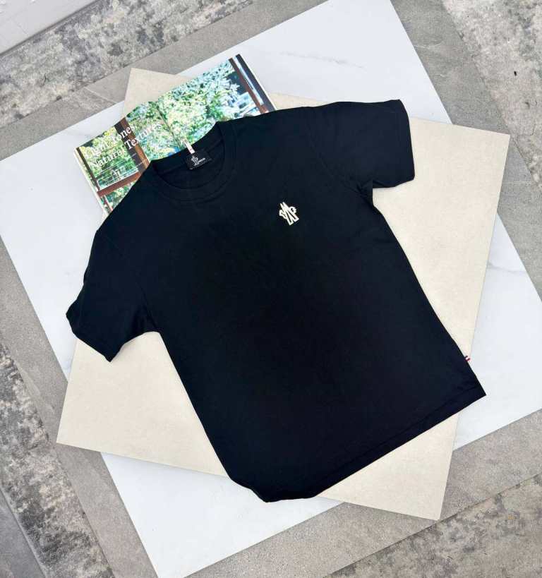 Men Moncler Black T-Shirt - Good condition 