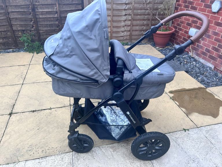 Kinderkraft MOOV 3-in-1 Travel System Grey – Good Condition