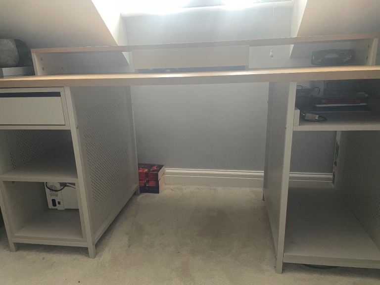 Computer desk 