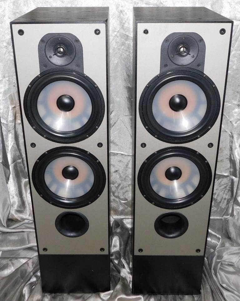 Paradigm monitor 9 floor-standing Hi Fi Speakers.