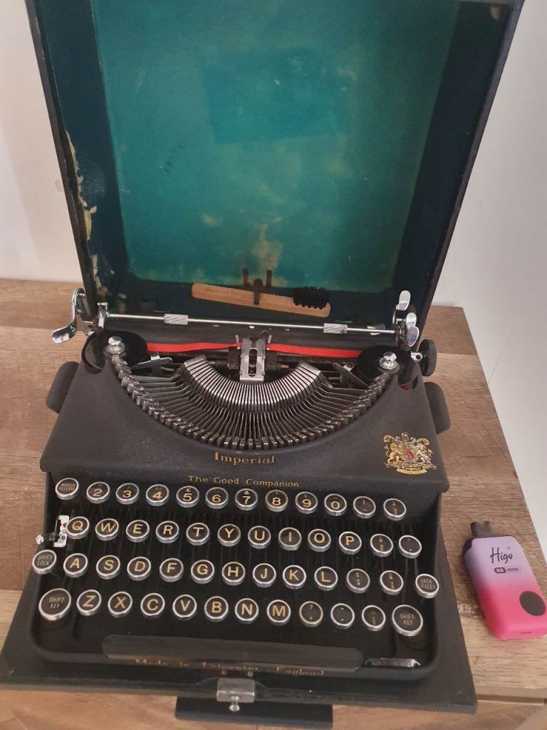 Vintage Imperial The Good Companion Typewriter – Black, Good Condition