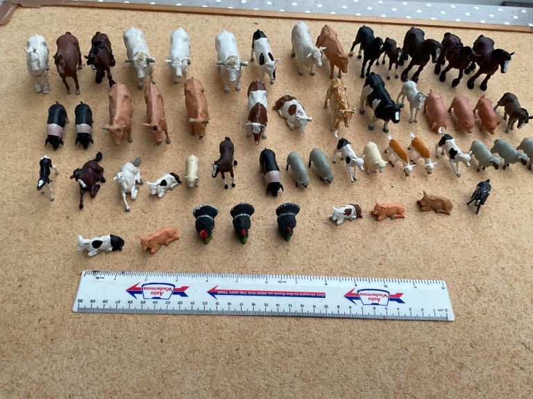 Approx 50 britains farm animals. 