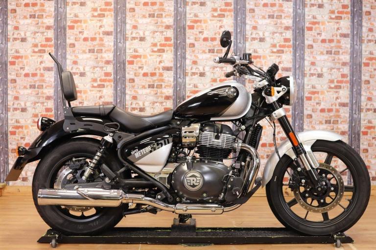 2023 ROYAL ENFIELD SUPER METEOR 650 - 1,422 MILES! - 1 OWNER - RHINO EXHAUSTS