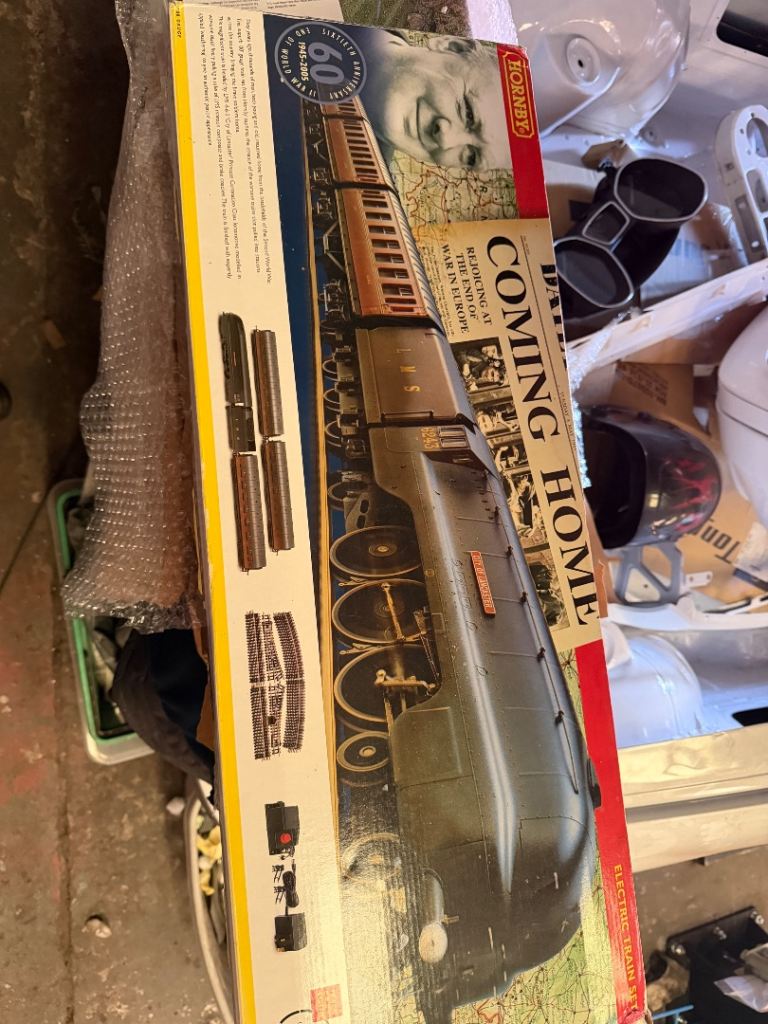 Hornby Model Railway Set – Coming Home 60th Anniversary Edition