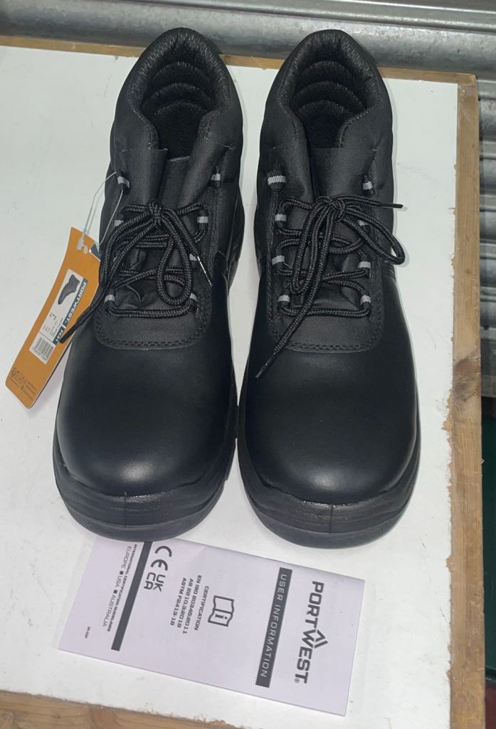 SAFETY BOOTS: Portwest Composite Safety Boots S1P FC21 - NEW & BOXED - Black - UK Size 9