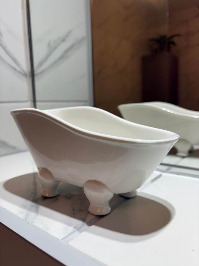 Ceramic bathroom decoration